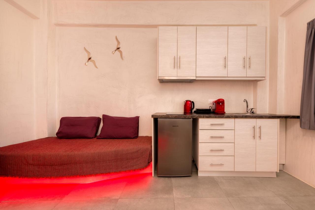 The Muses Of Santorini Private Jacuzzi Suites Vothon Bagian luar foto