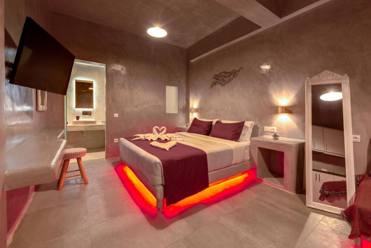 The Muses Of Santorini Private Jacuzzi Suites Vothon Bagian luar foto