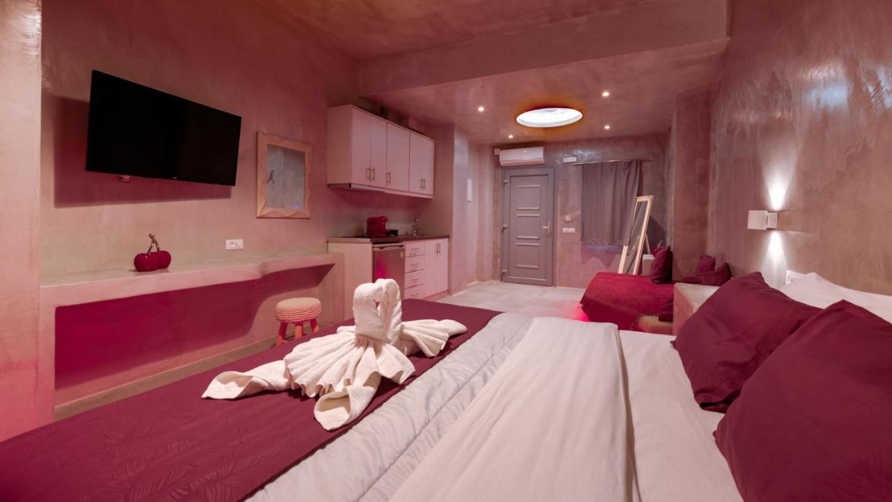 The Muses Of Santorini Private Jacuzzi Suites Vothon Bagian luar foto