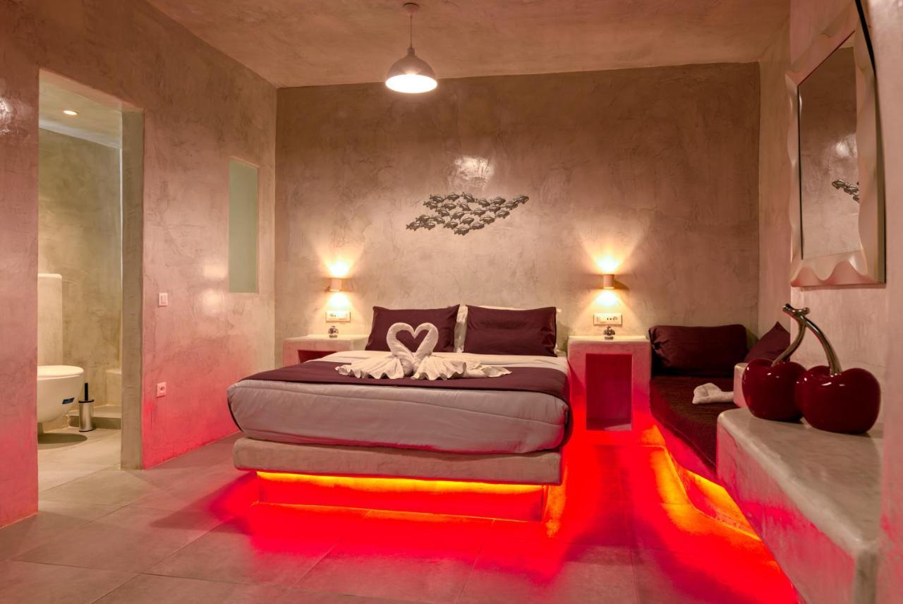 The Muses Of Santorini Private Jacuzzi Suites Vothon Bagian luar foto
