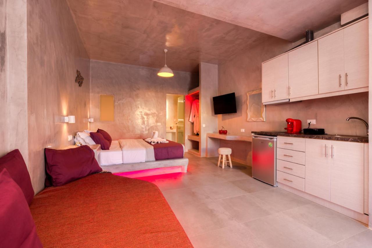 The Muses Of Santorini Private Jacuzzi Suites Vothon Bagian luar foto
