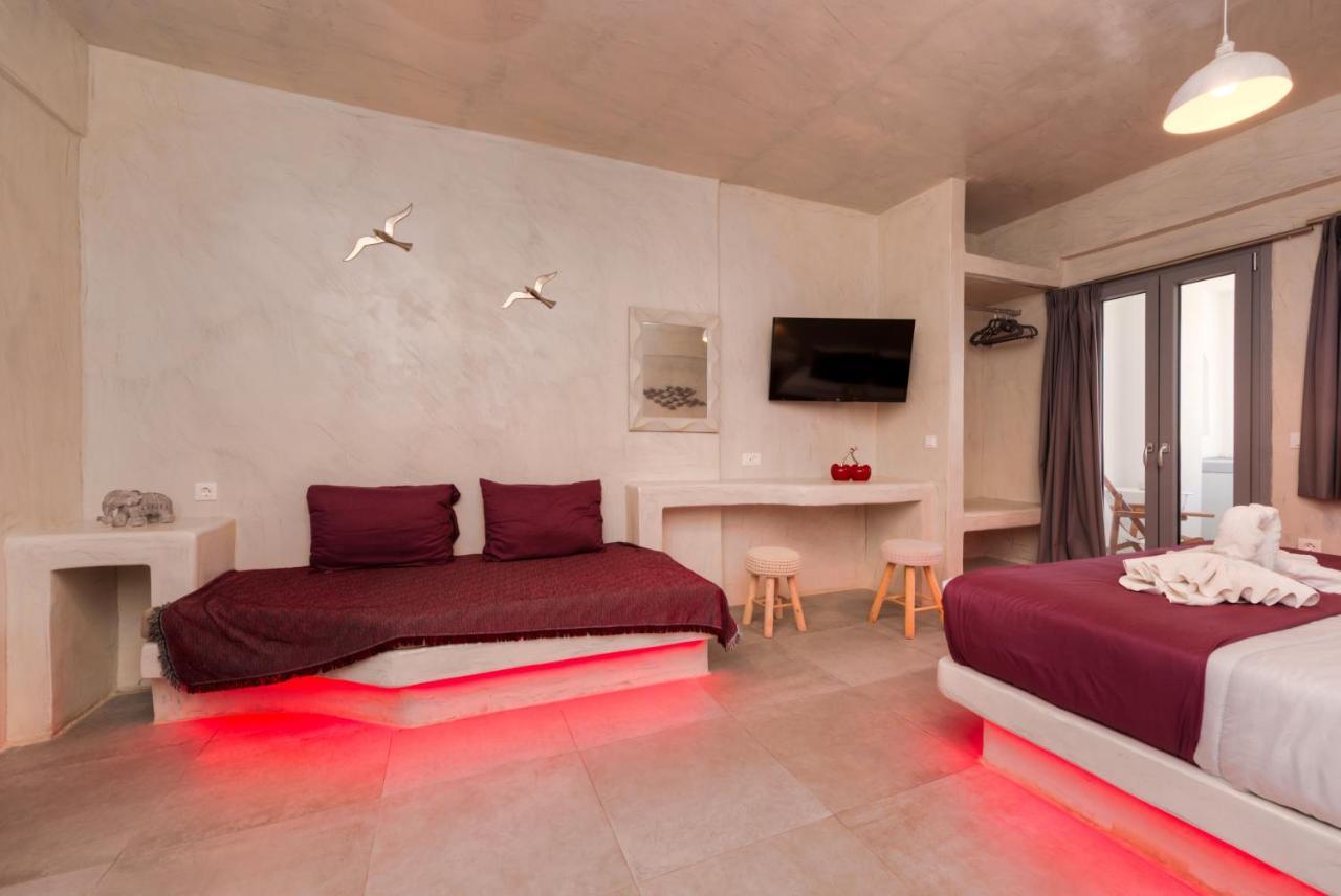 The Muses Of Santorini Private Jacuzzi Suites Vothon Bagian luar foto