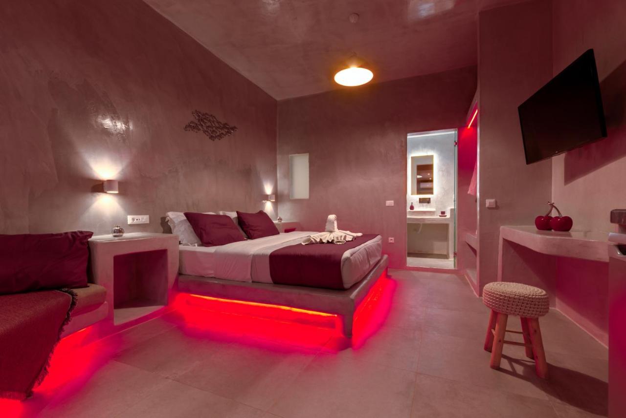 The Muses Of Santorini Private Jacuzzi Suites Vothon Bagian luar foto