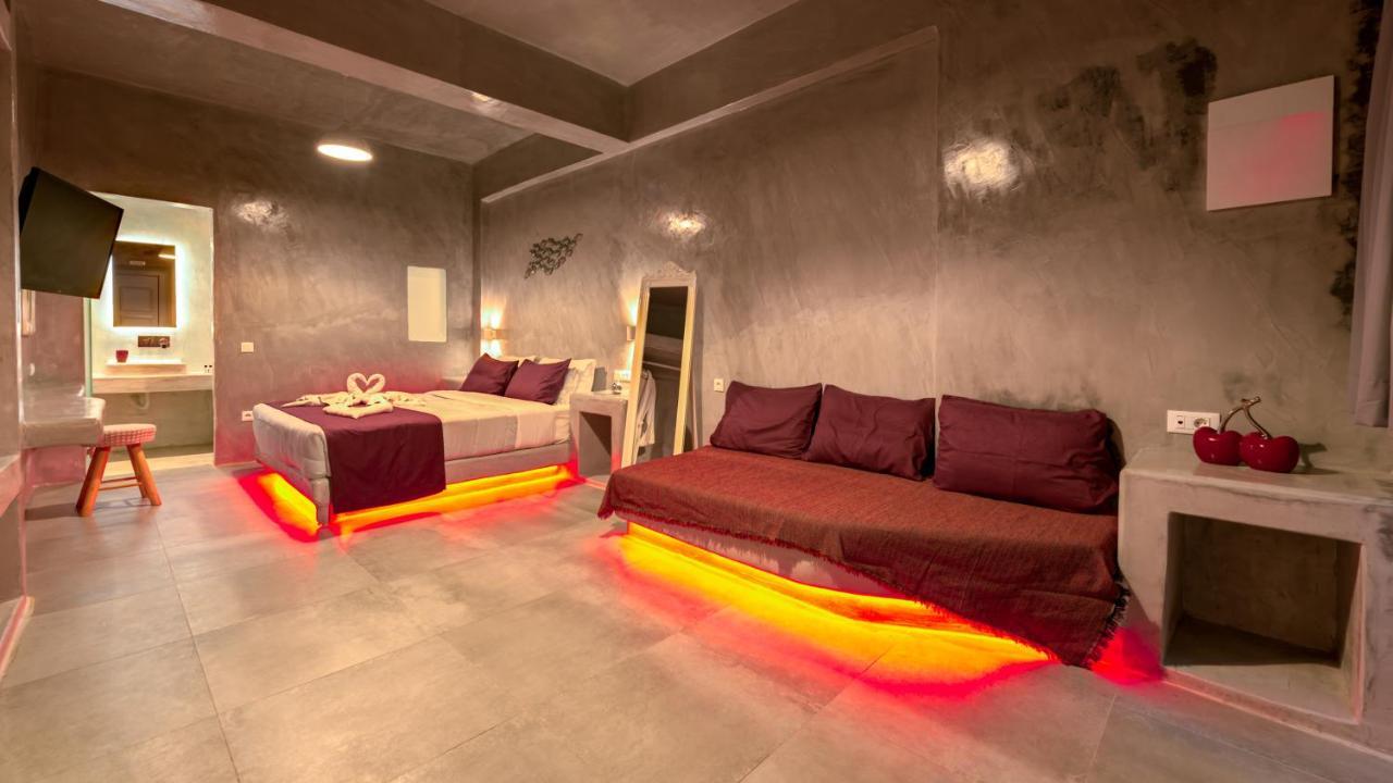 The Muses Of Santorini Private Jacuzzi Suites Vothon Bagian luar foto
