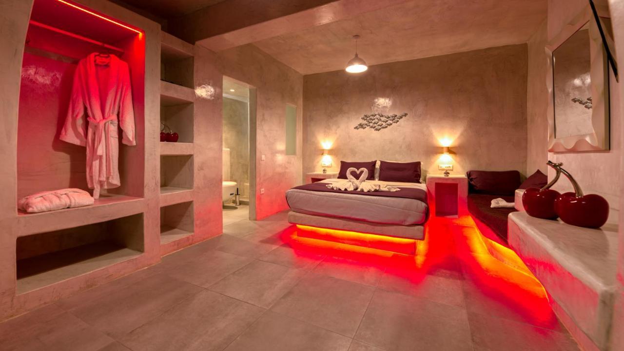 The Muses Of Santorini Private Jacuzzi Suites Vothon Bagian luar foto