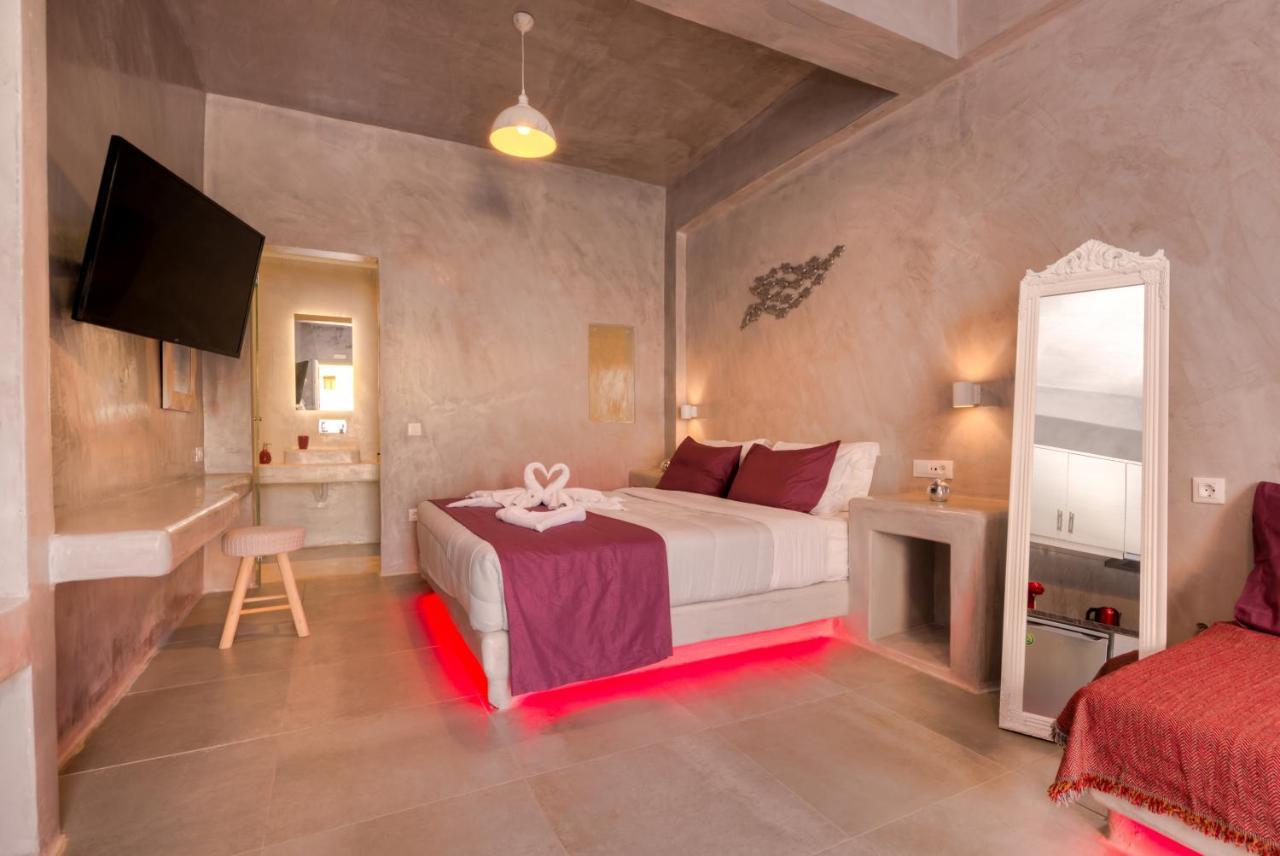 The Muses Of Santorini Private Jacuzzi Suites Vothon Bagian luar foto