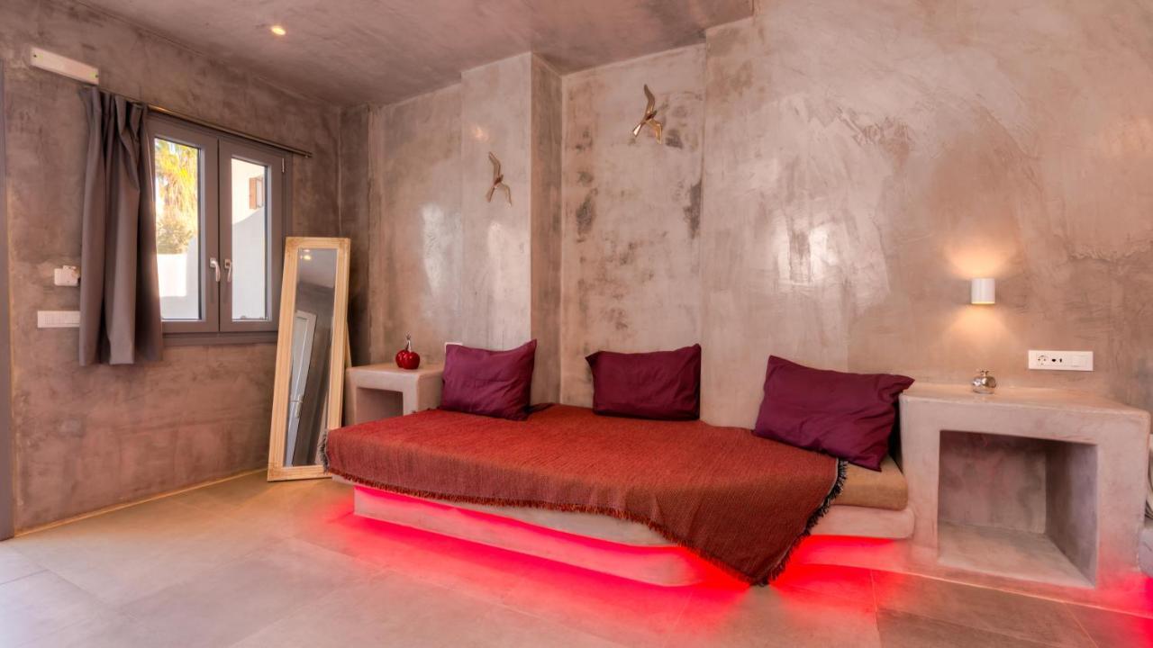 The Muses Of Santorini Private Jacuzzi Suites Vothon Bagian luar foto