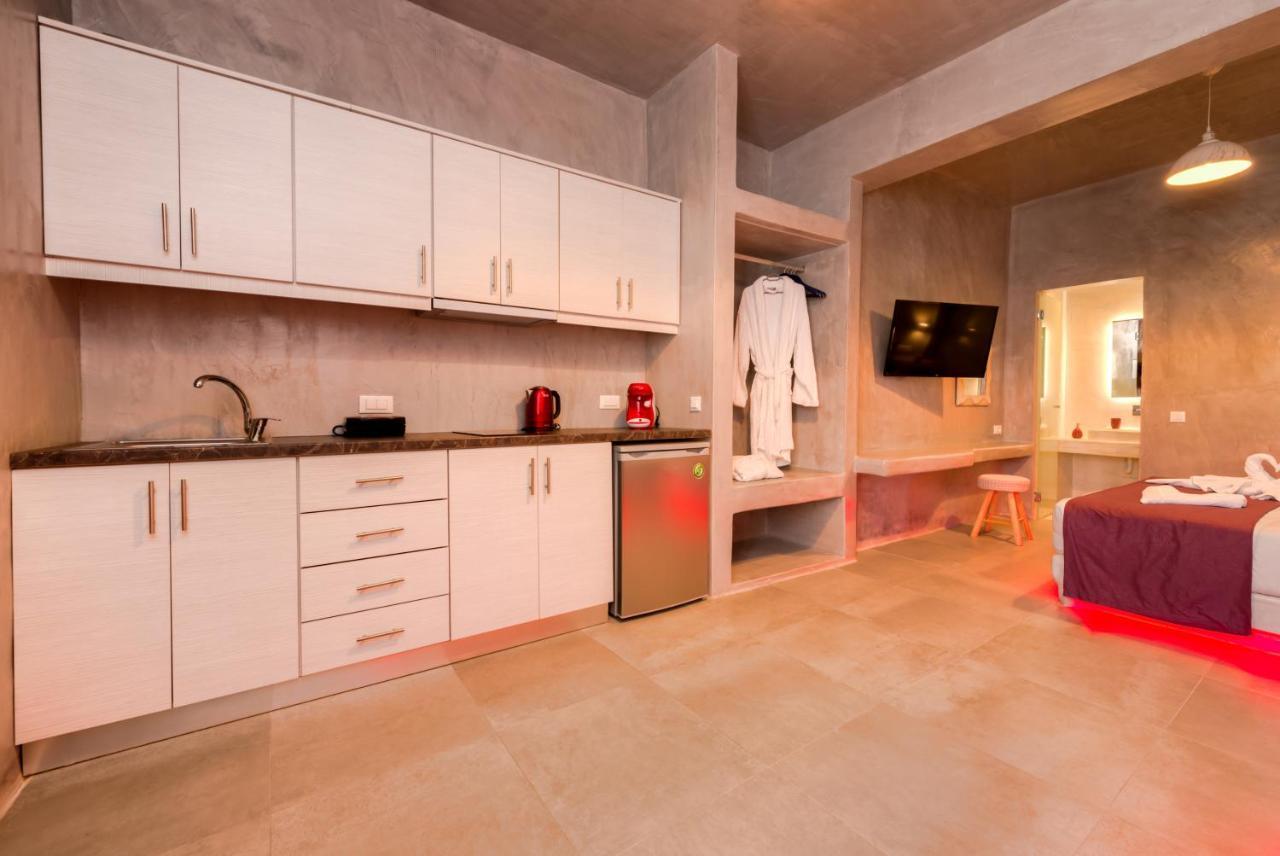 The Muses Of Santorini Private Jacuzzi Suites Vothon Bagian luar foto