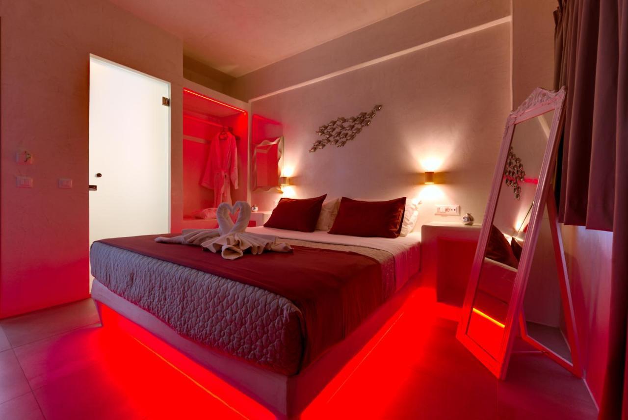 The Muses Of Santorini Private Jacuzzi Suites Vothon Bagian luar foto