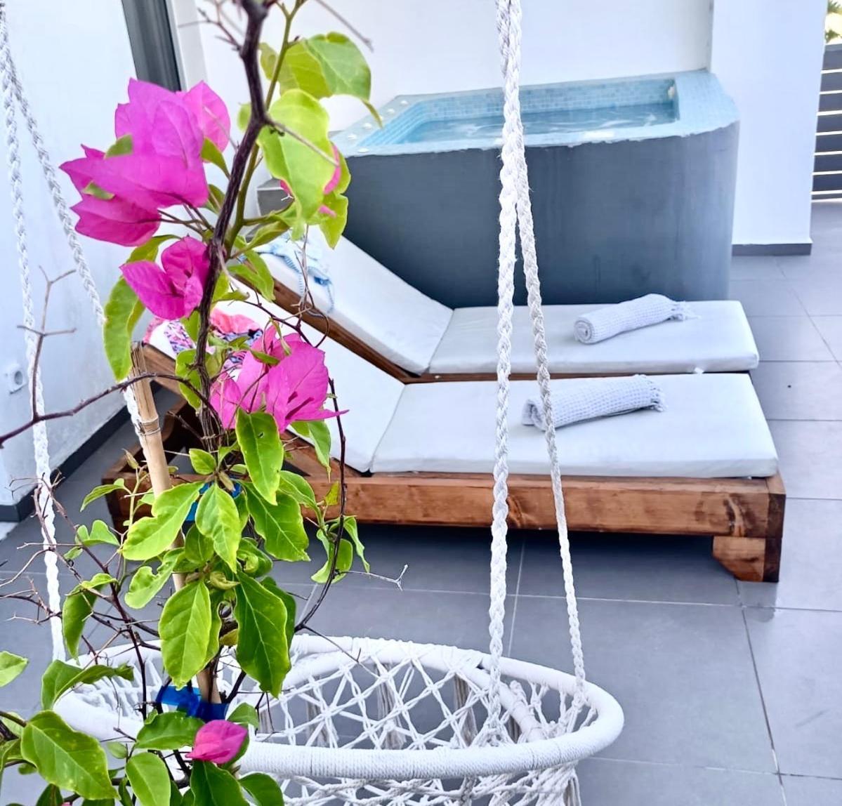 The Muses Of Santorini Private Jacuzzi Suites Vothon Bagian luar foto