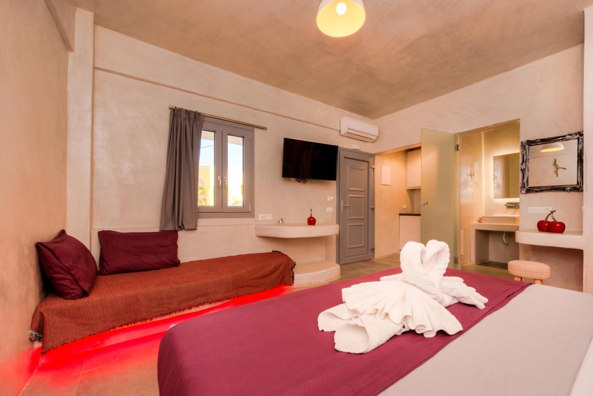 The Muses Of Santorini Private Jacuzzi Suites Vothon Bagian luar foto