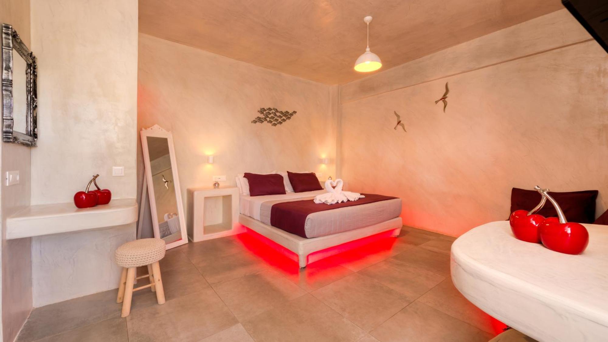 The Muses Of Santorini Private Jacuzzi Suites Vothon Bagian luar foto