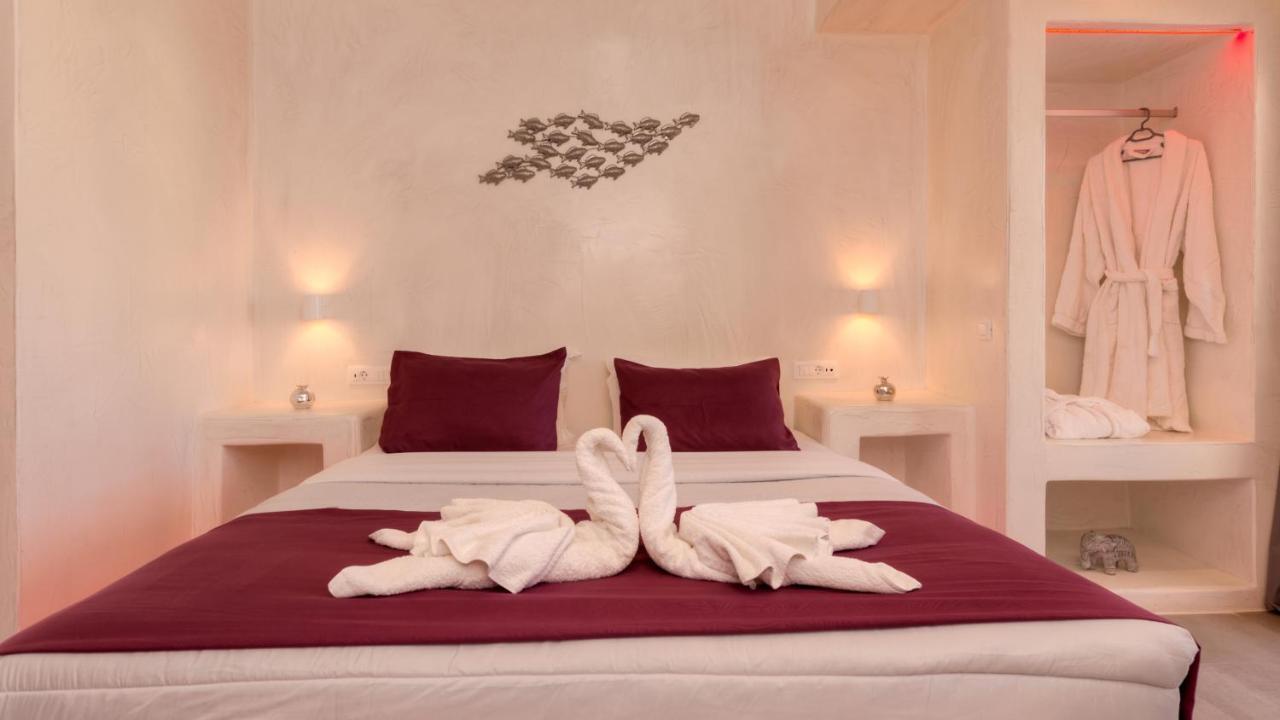 The Muses Of Santorini Private Jacuzzi Suites Vothon Bagian luar foto