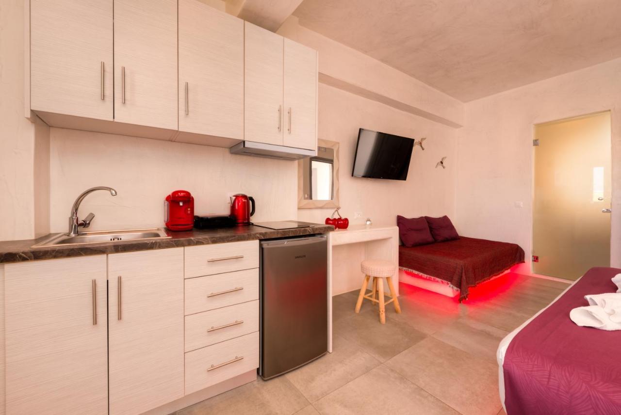The Muses Of Santorini Private Jacuzzi Suites Vothon Bagian luar foto