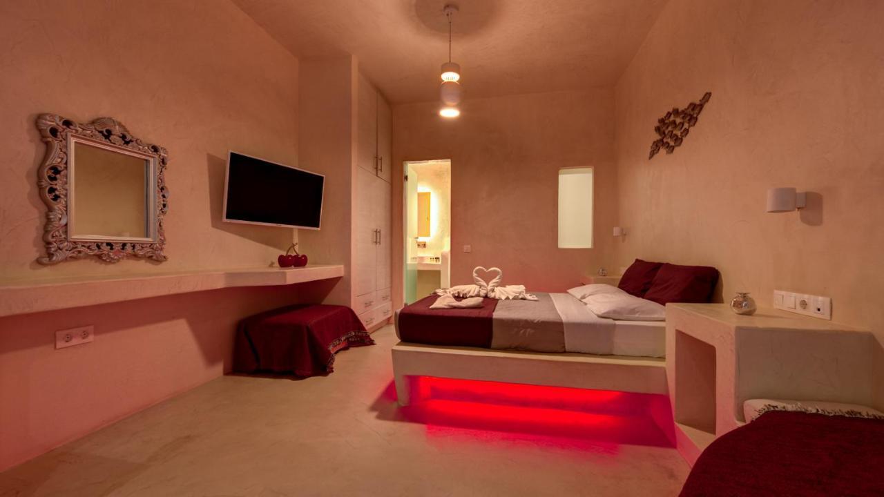 The Muses Of Santorini Private Jacuzzi Suites Vothon Bagian luar foto