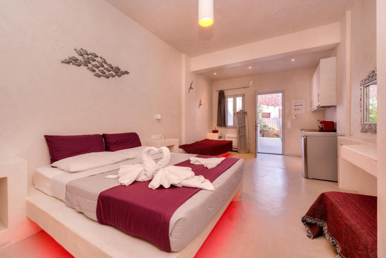 The Muses Of Santorini Private Jacuzzi Suites Vothon Bagian luar foto